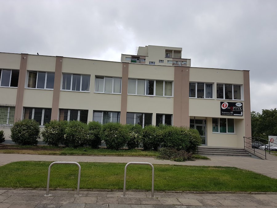 Budynek usługowy po remoncie elewacji