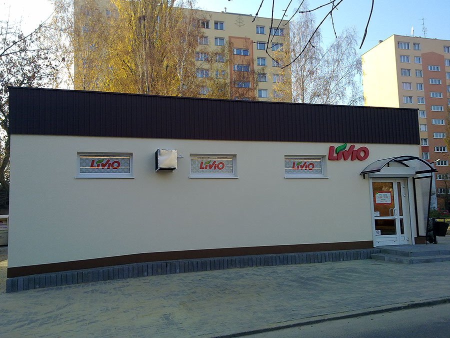 Remont elewacji budynku handlowego